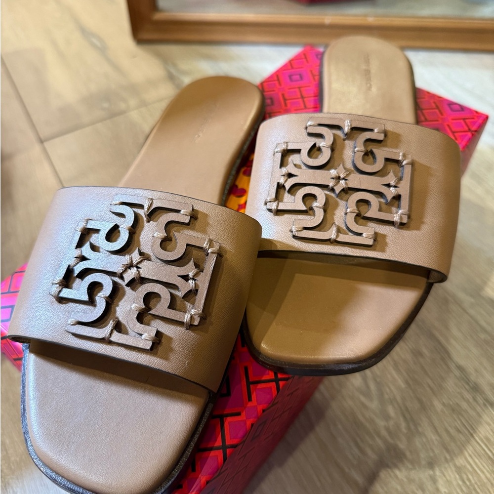 Tory Burch Ines Slide Sandals – Almond Flour Nappa Leather (Size 8)